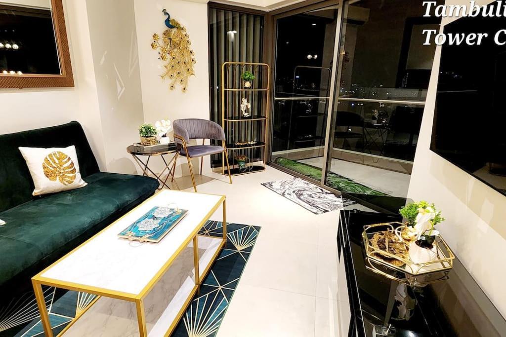 Appartamento Seaside Luxury Living Lapu-Lapu City Esterno foto